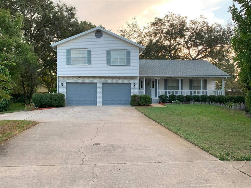 1304 TREETOP DRIVE
