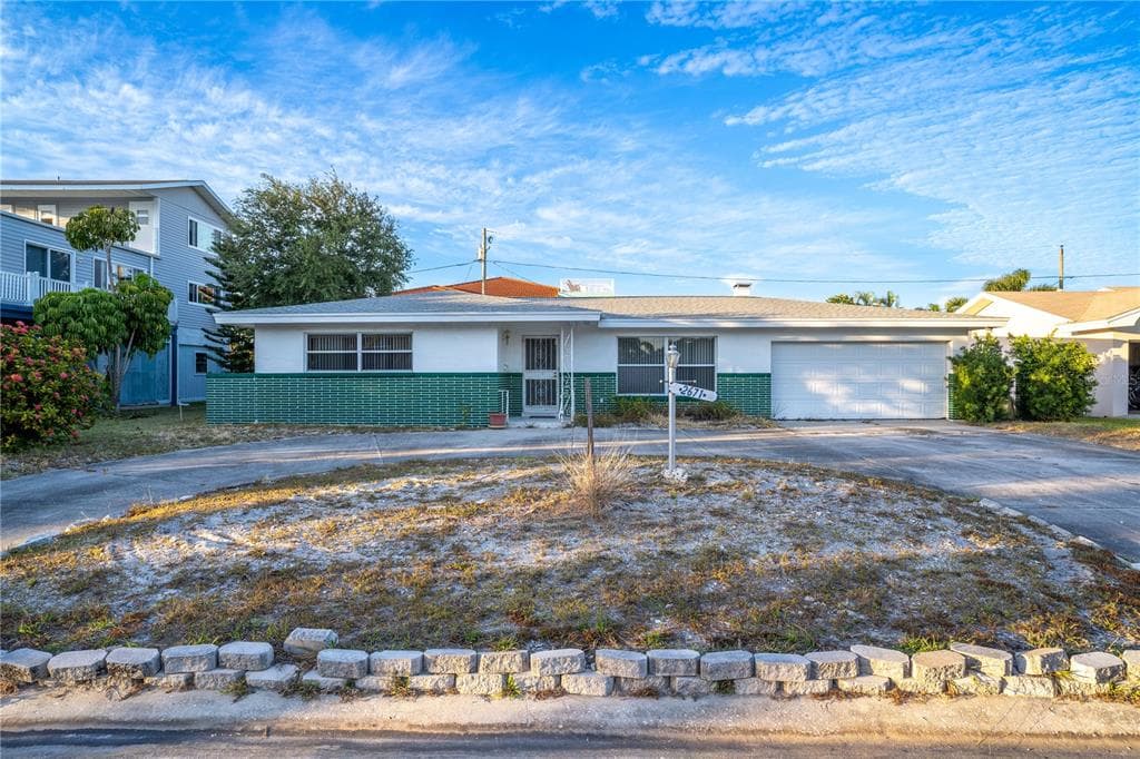 2671 W BAY ISLE DRIVE SE ST PETERSBURG, FL 33705