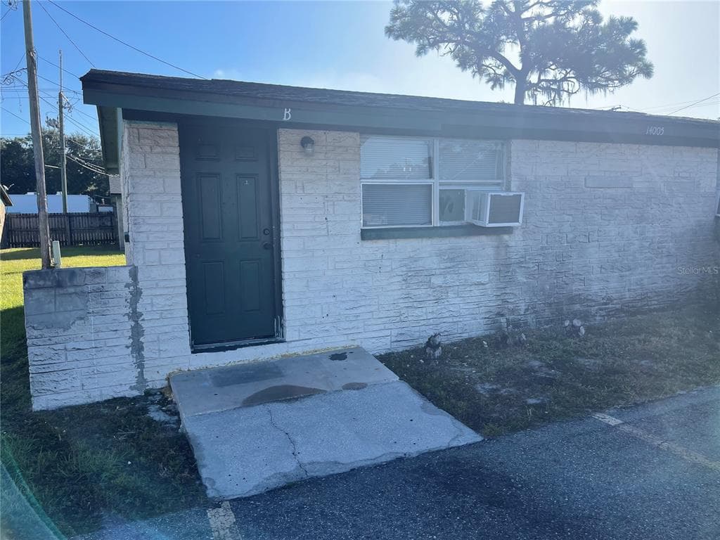 14005 SANDY COURT UNIT B TAMPA, FL 33613
