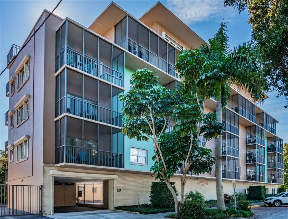 750 BURLINGTON AVENUE N UNIT 2C ST PETERSBURG, FL 33701