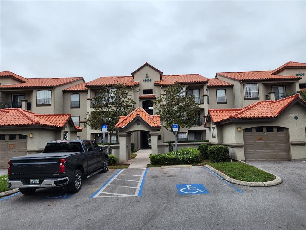 18106 PEREGRINES PERCH PLACE UNIT 5210 LUTZ, FL 33558