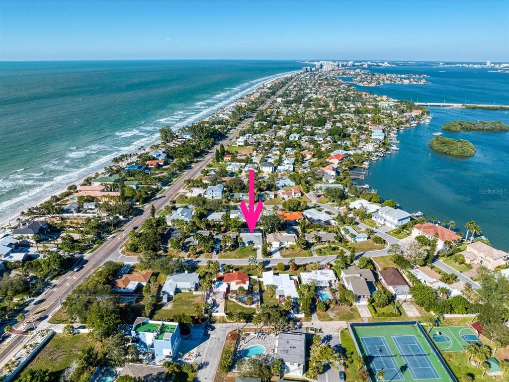107 1ST STREET BELLEAIR BEACH, FL 33786