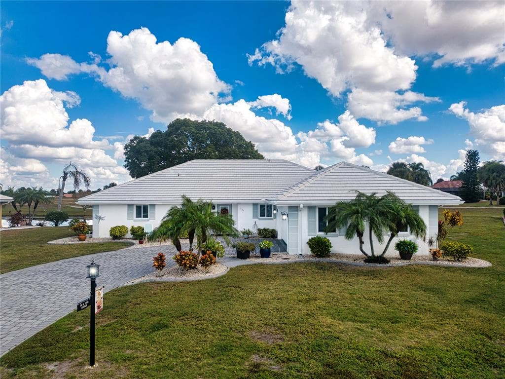 1822 WOLF LAUREL DRIVE SUN CITY CENTER, FL 33573