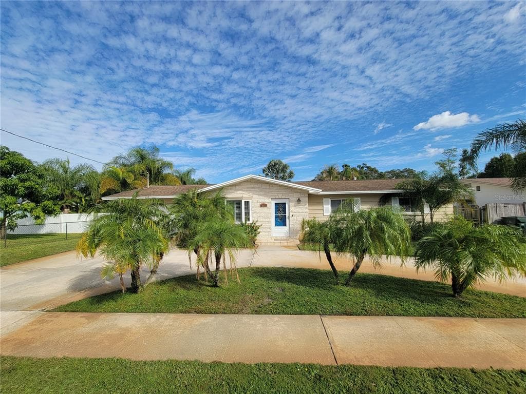 897 IMPERIAL DRIVE LARGO, FL 33771