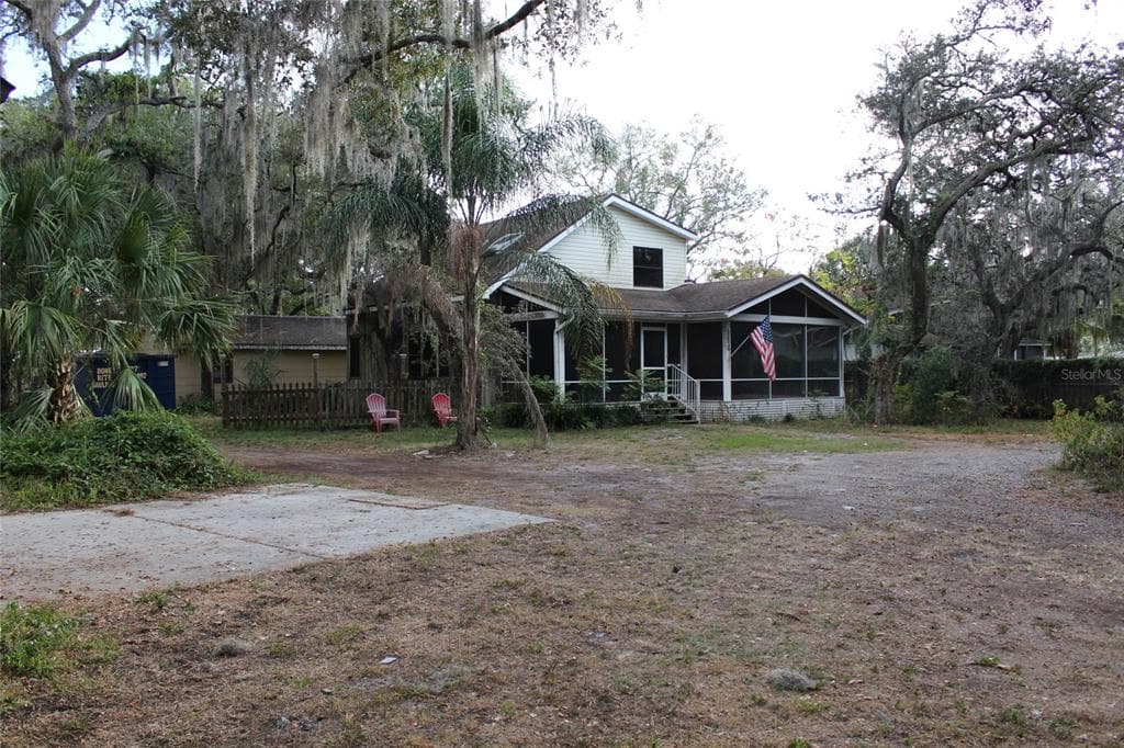 2214 S VILLAGE AVENUE TAMPA, FL 33612