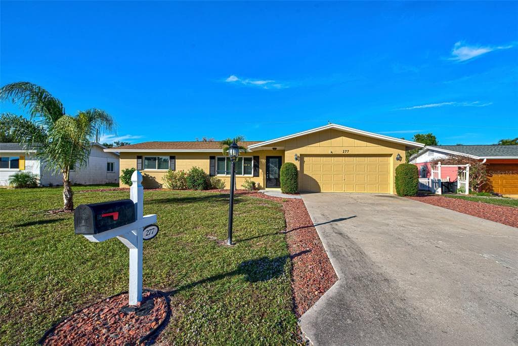 277 LORRAINE AVENUE VENICE, FL 34293