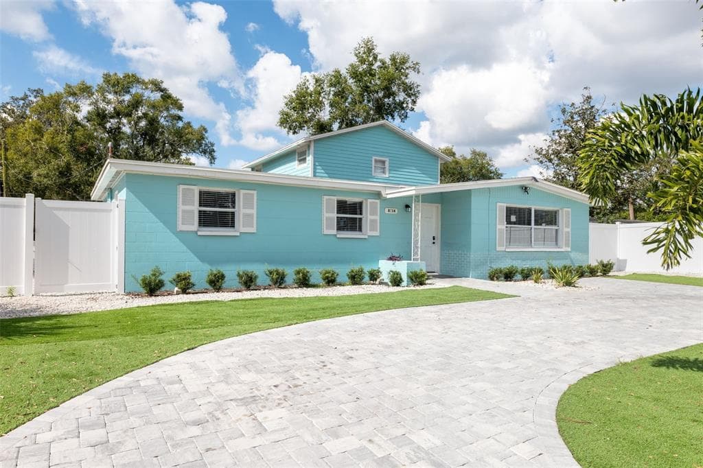 8714 N LINDA COURT TAMPA, FL 33604