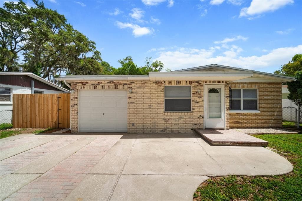 609 CALHOUN AVENUE SEFFNER, FL 33584