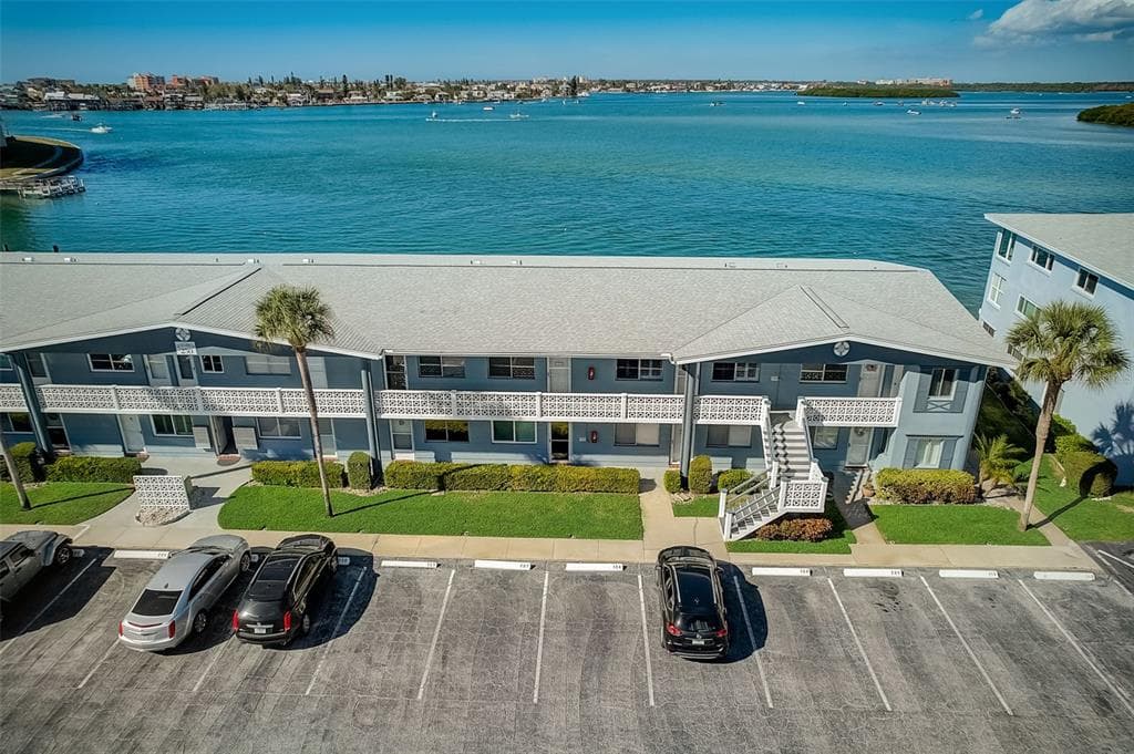 250 126TH AVENUE UNIT 109 TREASURE ISLAND, FL 33706