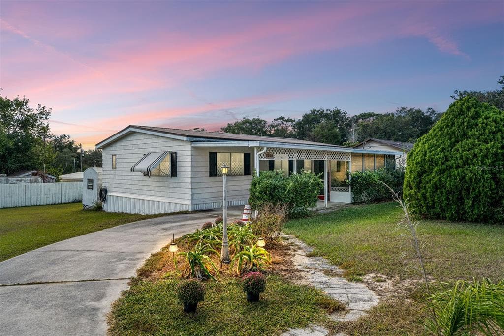 8040 E GARNER LANE FLORAL CITY, FL 34436