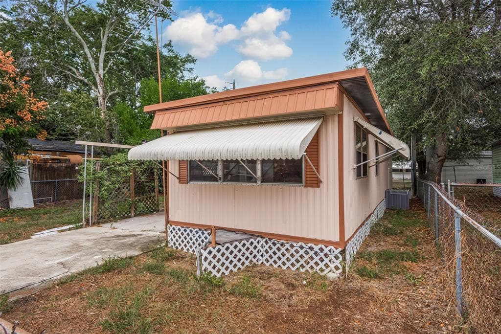 5933 ASHEN AVENUE NEW PORT RICHEY, FL 34652