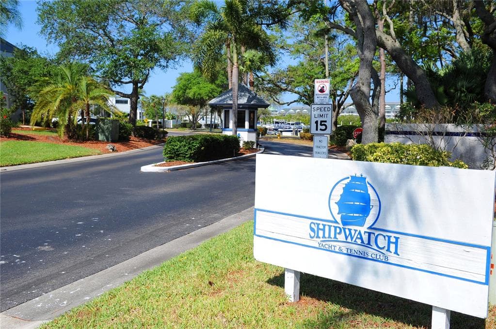 11430 SHIPWATCH LANE UNIT 1052 LARGO, FL 33774