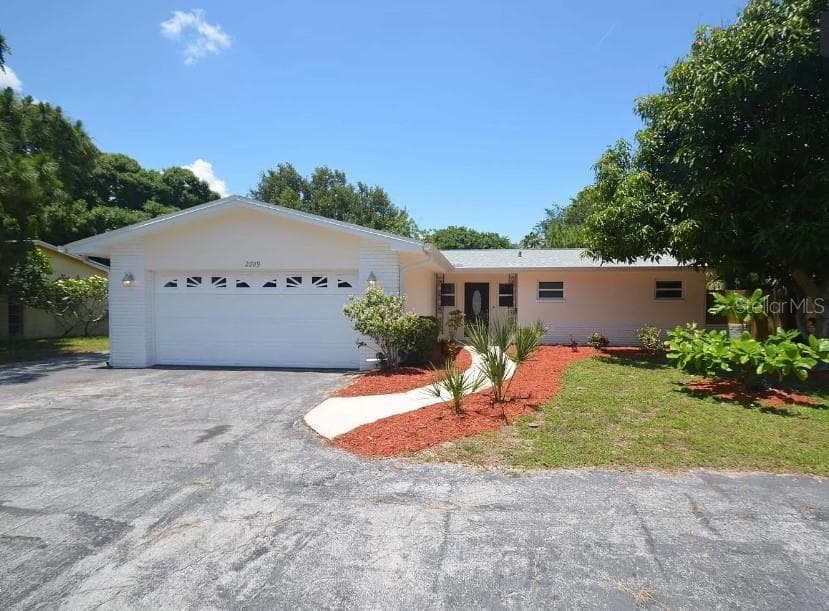 2889 62ND AVENUE S ST PETERSBURG, FL 33712