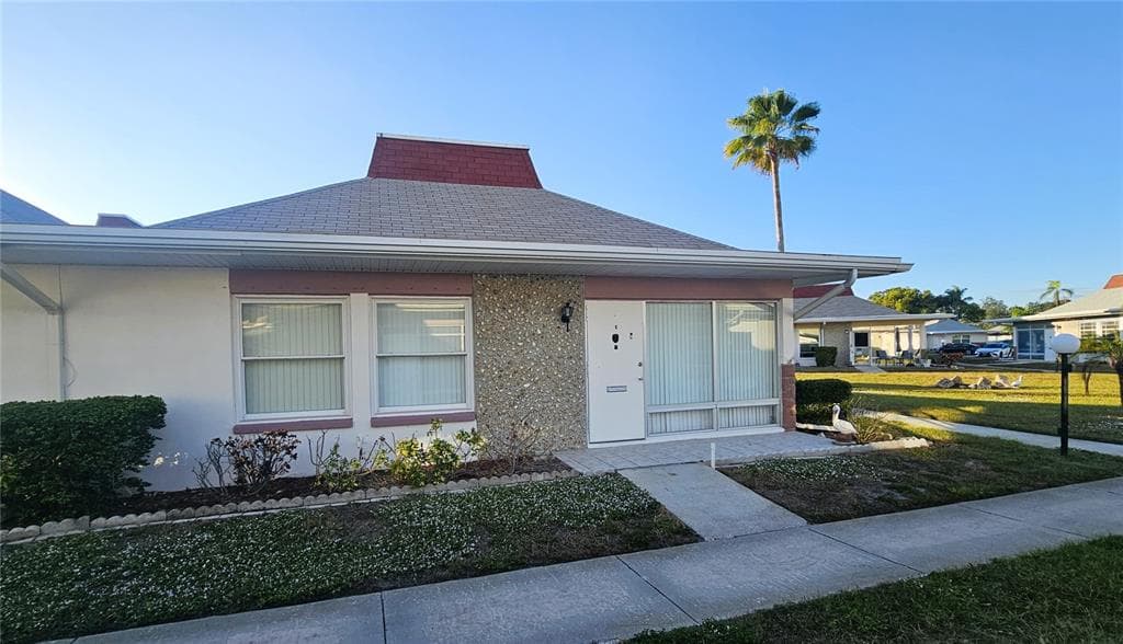 4347 TAHITIAN GARDENS CIRCLE UNIT E HOLIDAY, FL 34691