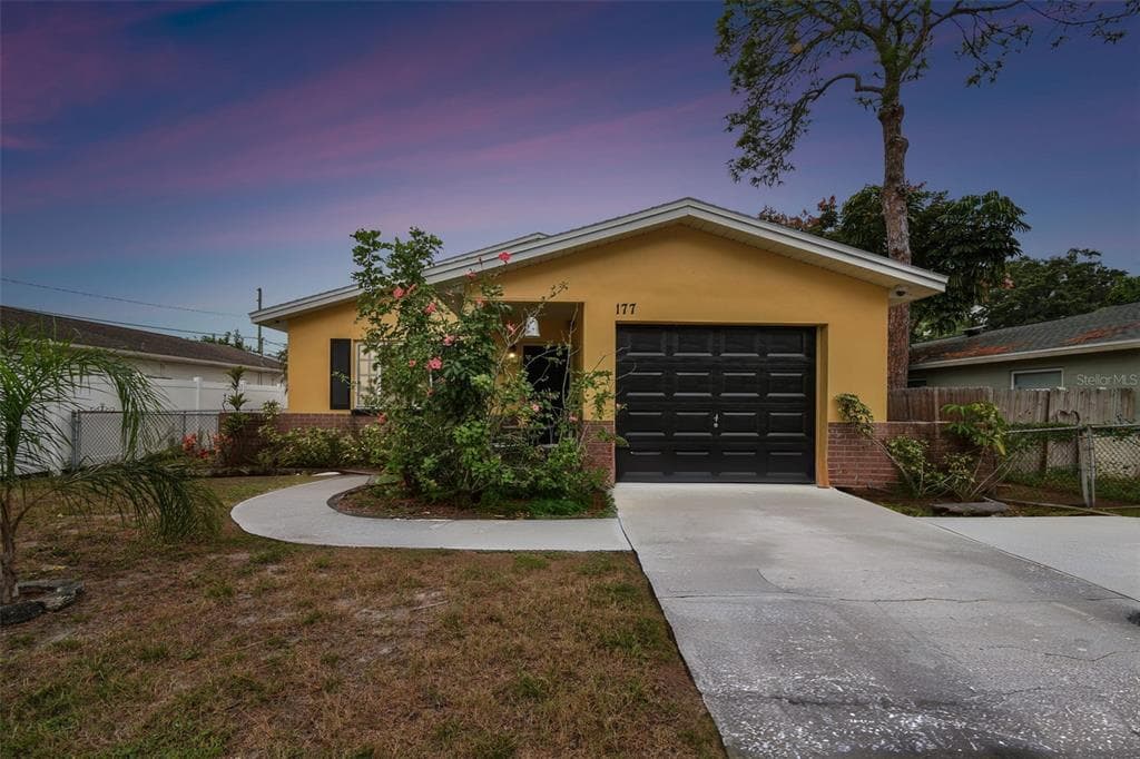 177 NE LINCOLN CIRCLE N ST PETERSBURG, FL 33702
