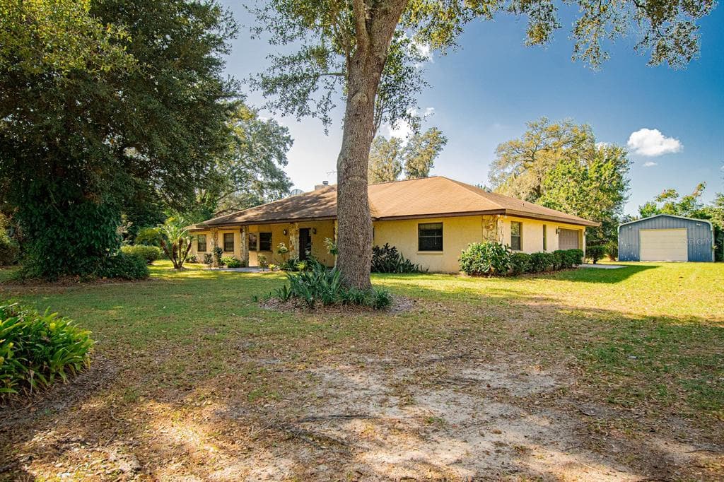 1007 BUSHS COUNTRY LANE