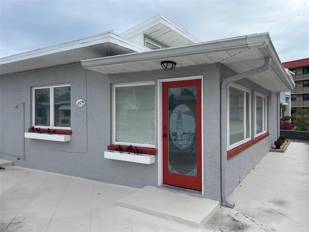 112 176TH TERRACE W REDINGTON SHORES, FL 33708