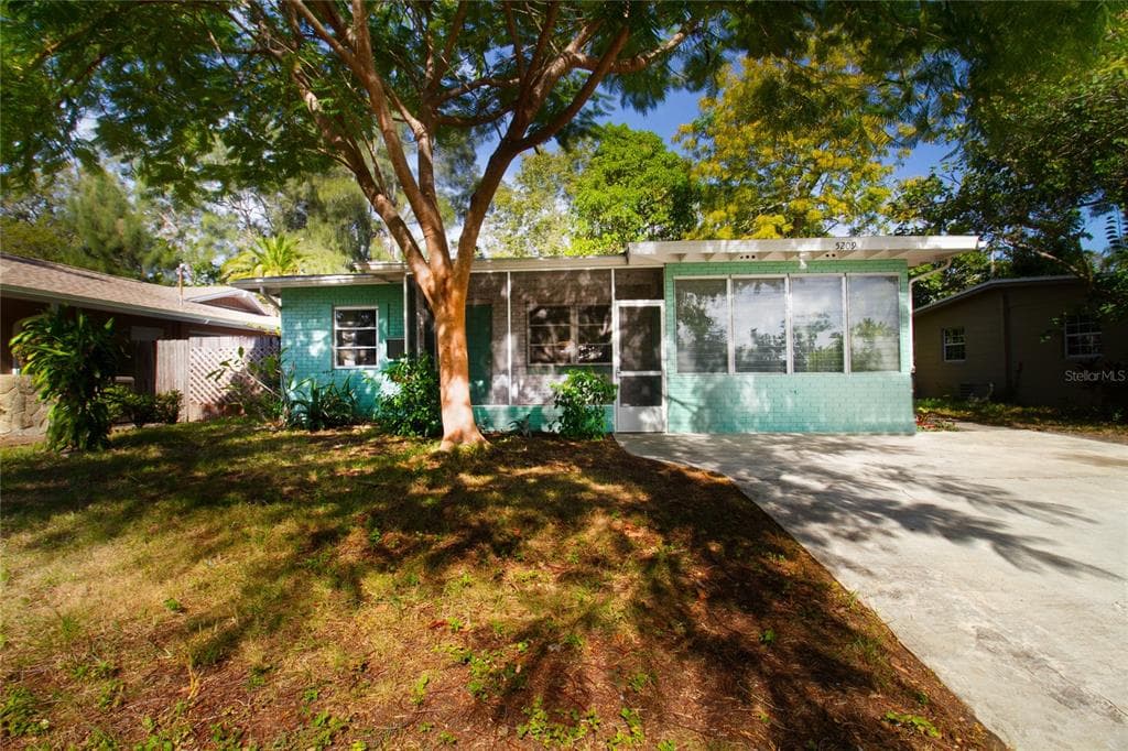 5209 NEWTON AVENUE S GULFPORT, FL 33707