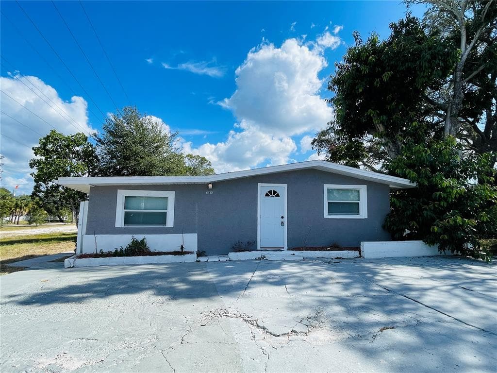 605 S DISSTON AVENUE TARPON SPRINGS, FL 34689
