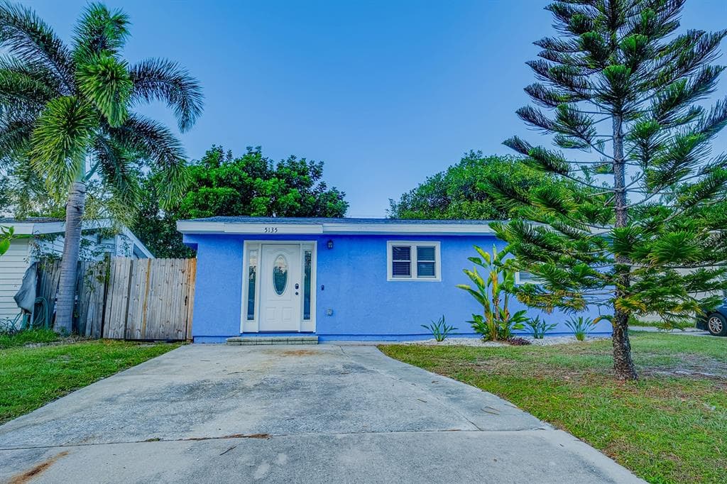 5135 NEWTON AVENUE S GULFPORT, FL 33707