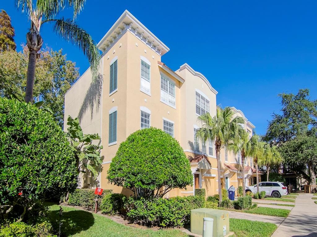 3121 BAYSHORE OAKS DRIVE TAMPA, FL 33611