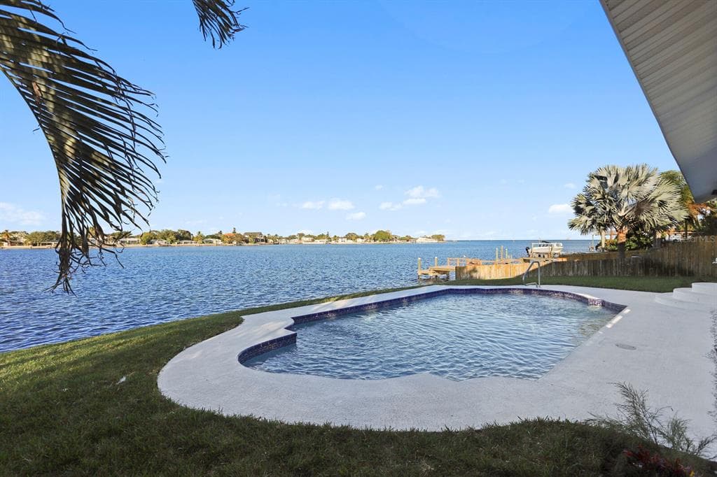 3234 COQUINA KEY DRIVE SE ST PETERSBURG, FL 33705