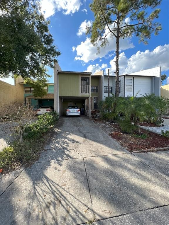 2910 KELLY RIDGE LANE TAMPA, FL 33604