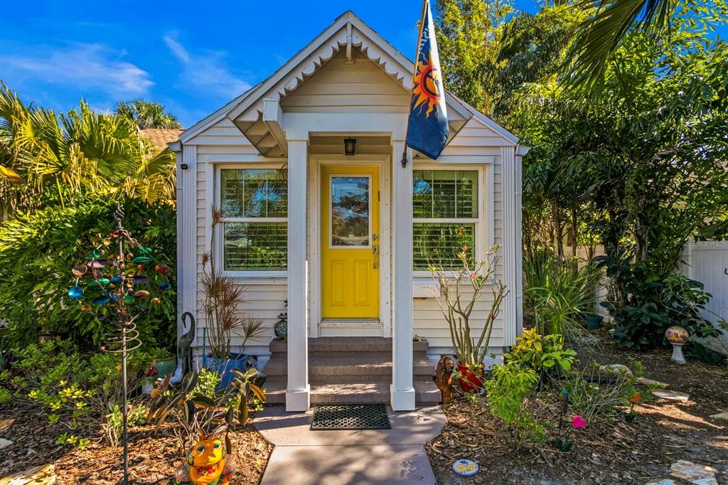 2711 11TH STREET N ST PETERSBURG, FL 33704