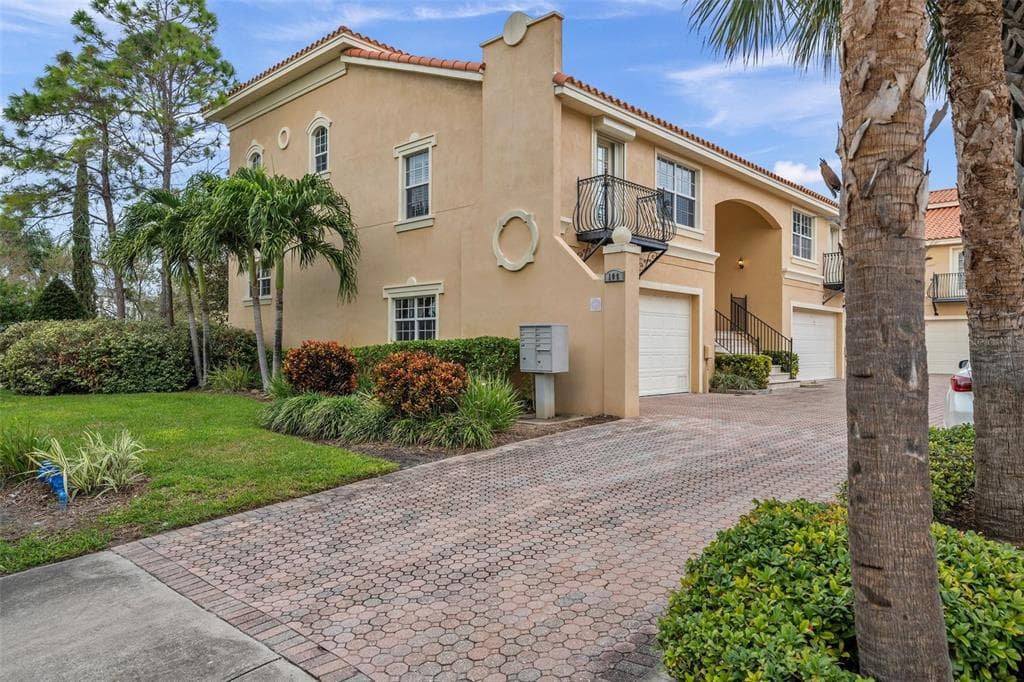 100 RICARDO WAY NE UNIT 2 ST PETERSBURG, FL 33704