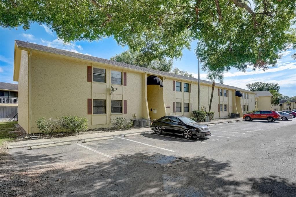 7631 DOLONITA DRIVE UNIT 7631 TAMPA, FL 33615