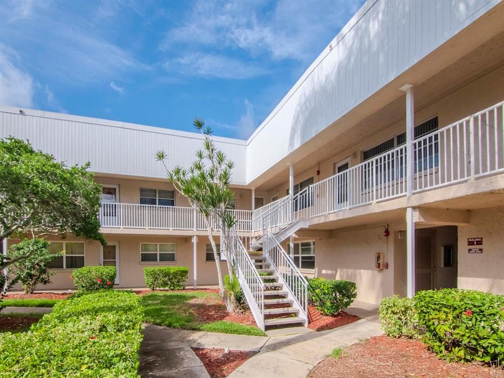 10032 65TH AVENUE N UNIT 22 ST PETERSBURG, FL 33708