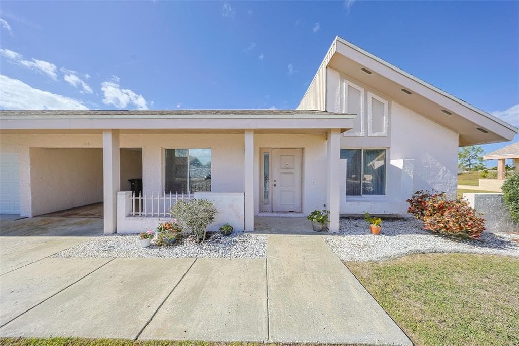 105 CARSWELL CIRCLE UNIT 6 SUN CITY CENTER, FL 33573