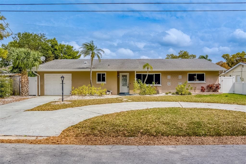 8473 121ST STREET SEMINOLE, FL 33772
