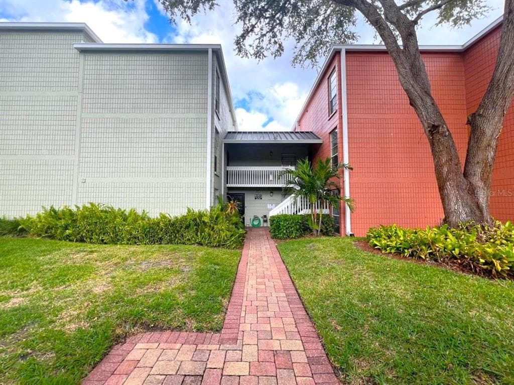 2424 W TAMPA BAY BOULEVARD UNIT A204 TAMPA, FL 33607