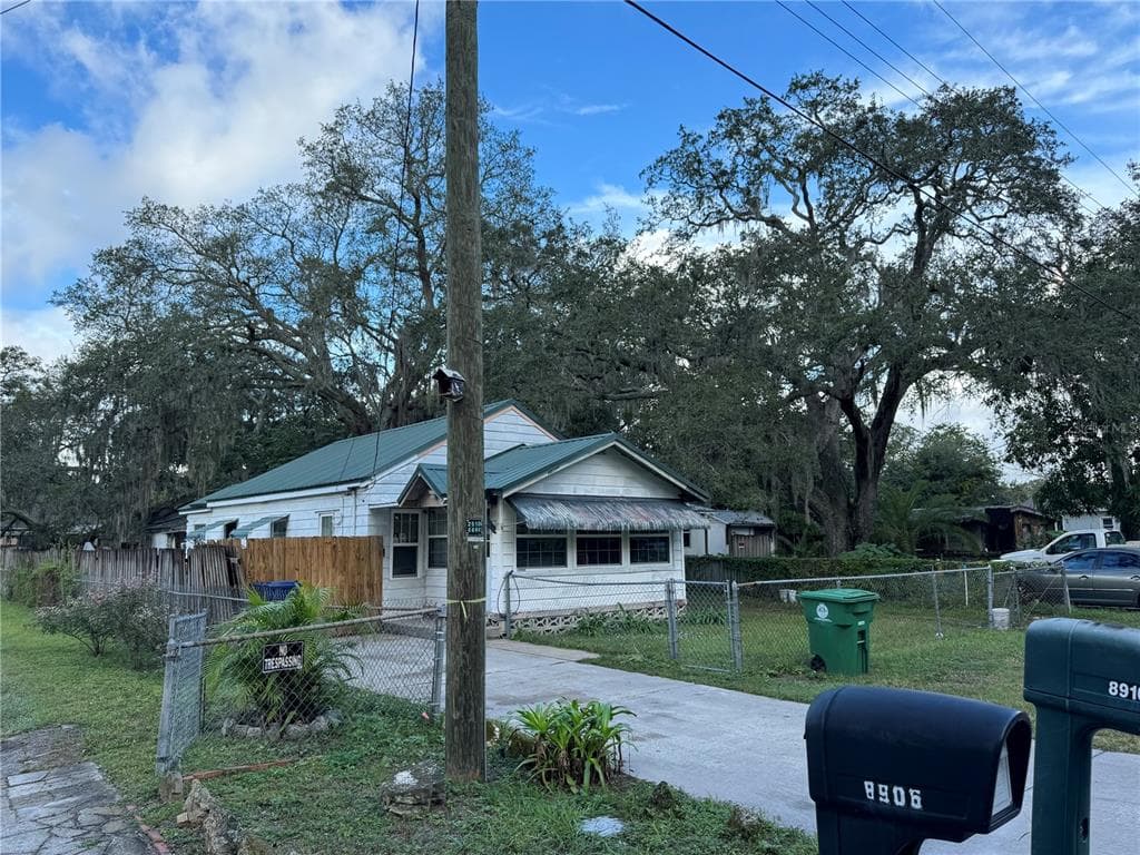8910 N ASHLEY STREET TAMPA, FL 33604