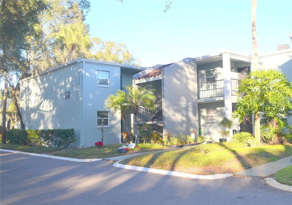 2814 SOMERSET PARK DRIVE UNIT 203 TAMPA, FL 33613