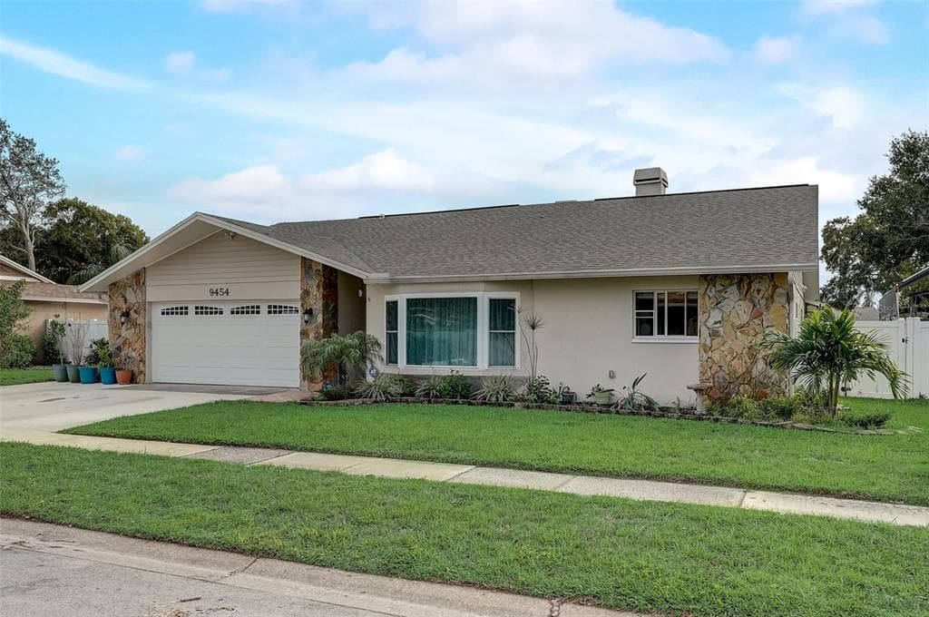 9454 LAURA ANNE DRIVE SEMINOLE, FL 33776