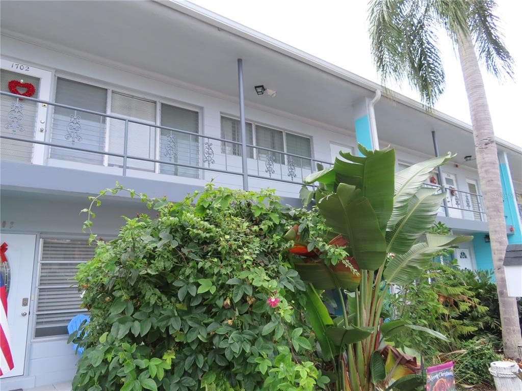 4295 58TH WAY N UNIT 1703 KENNETH CITY, FL 33709