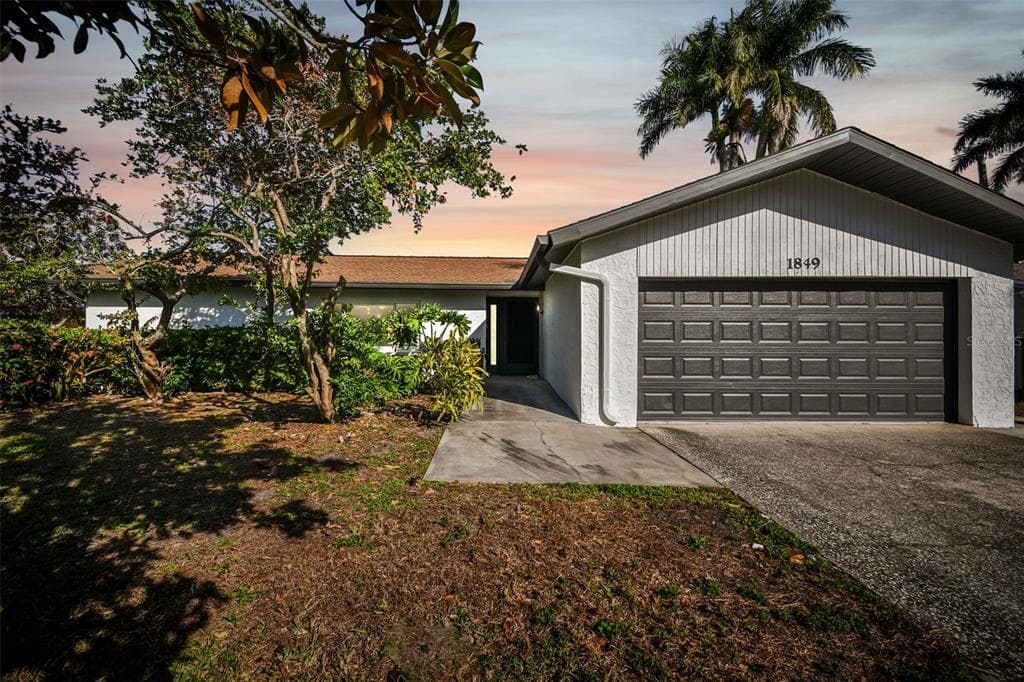 1849 OHIO AVENUE NE ST PETERSBURG, FL 33703
