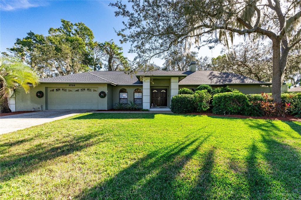 2706 FOREST CLUB DR