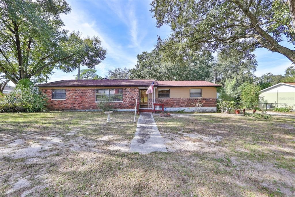 8702 N ORANGEVIEW AVENUE TAMPA, FL 33617