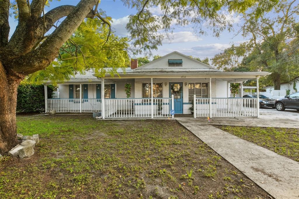 1711 E GIDDENS AVENUE TAMPA, FL 33610