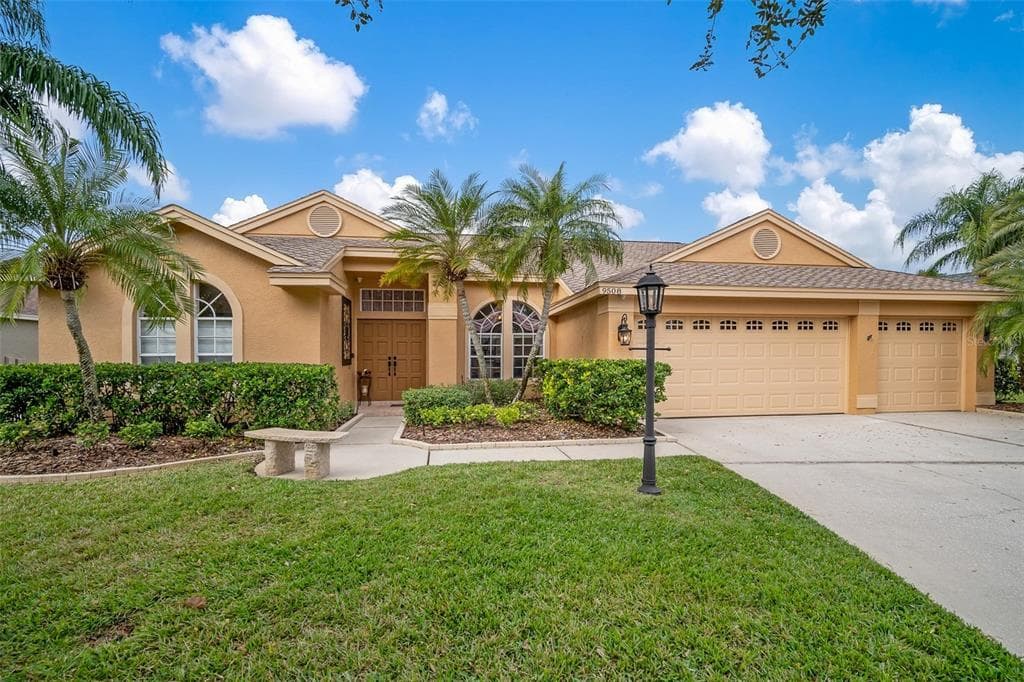 9508 WOODBAY DRIVE TAMPA, FL 33626