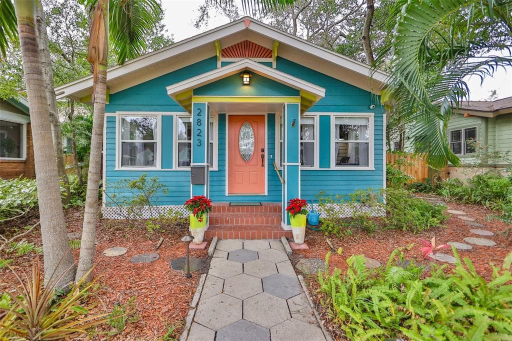 2823 BURLINGTON AVENUE N ST PETERSBURG, FL 33713