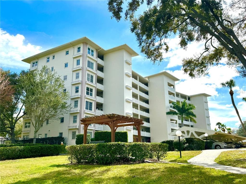 1235 S HIGHLAND AVENUE UNIT 5-105 CLEARWATER, FL 33756