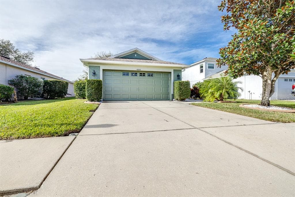 4305 OLD WAVERLY COURT WESLEY CHAPEL, FL 33543