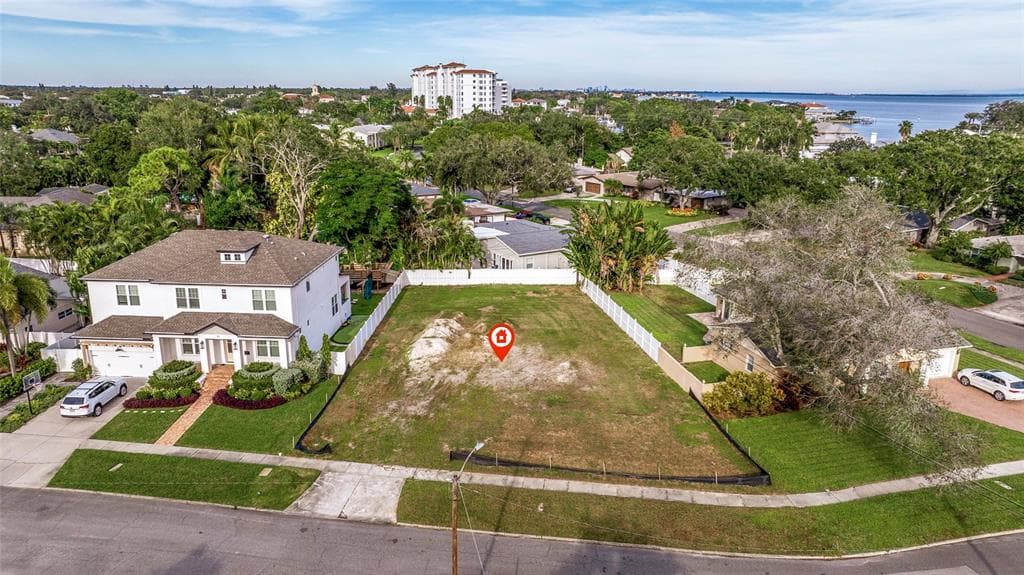 609 ALDA WAY NE ST PETERSBURG, FL 33704