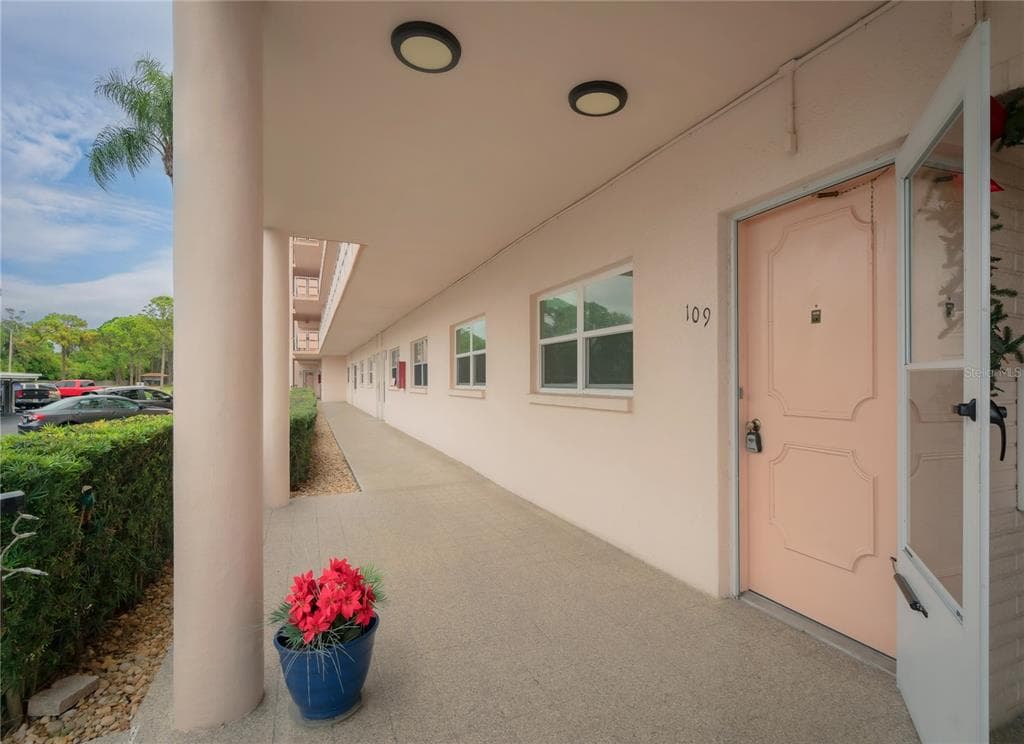 5623 80TH STREET N UNIT 109 ST PETERSBURG, FL 33709