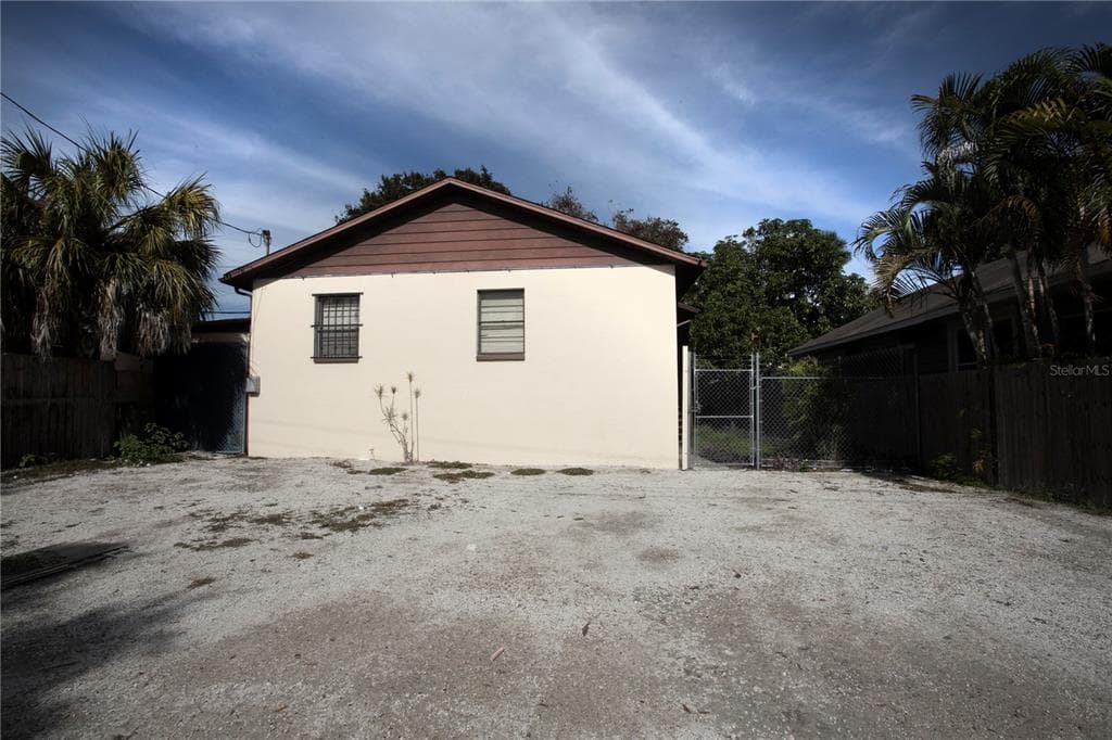 2206 E SAXON STREET TAMPA, FL 33605