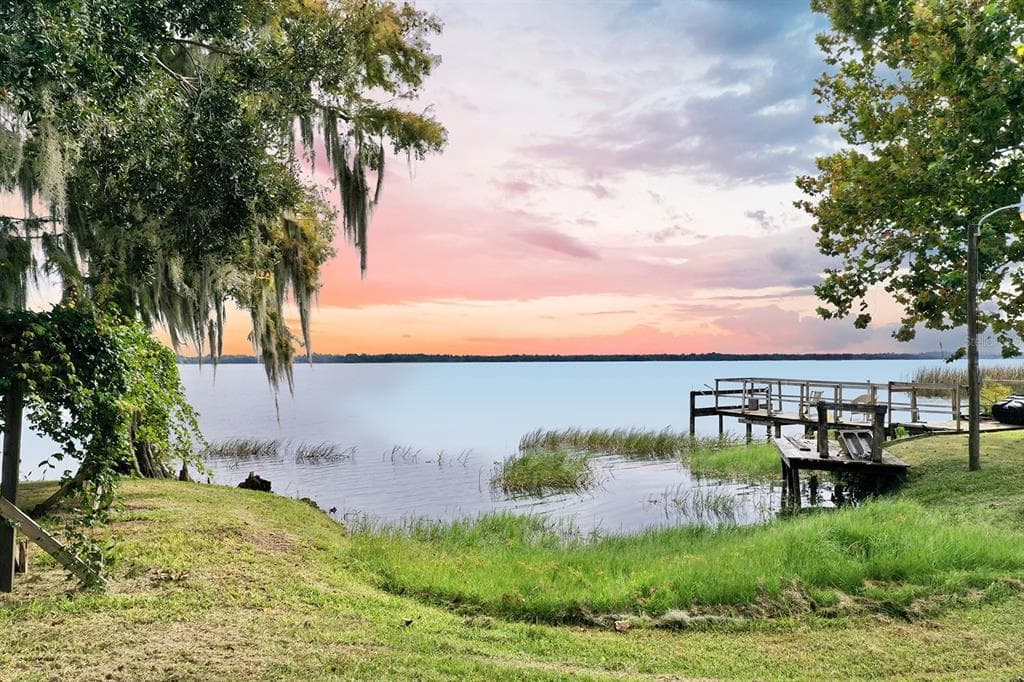 8305 W LAKE MARION ROAD HAINES CITY, FL 33844